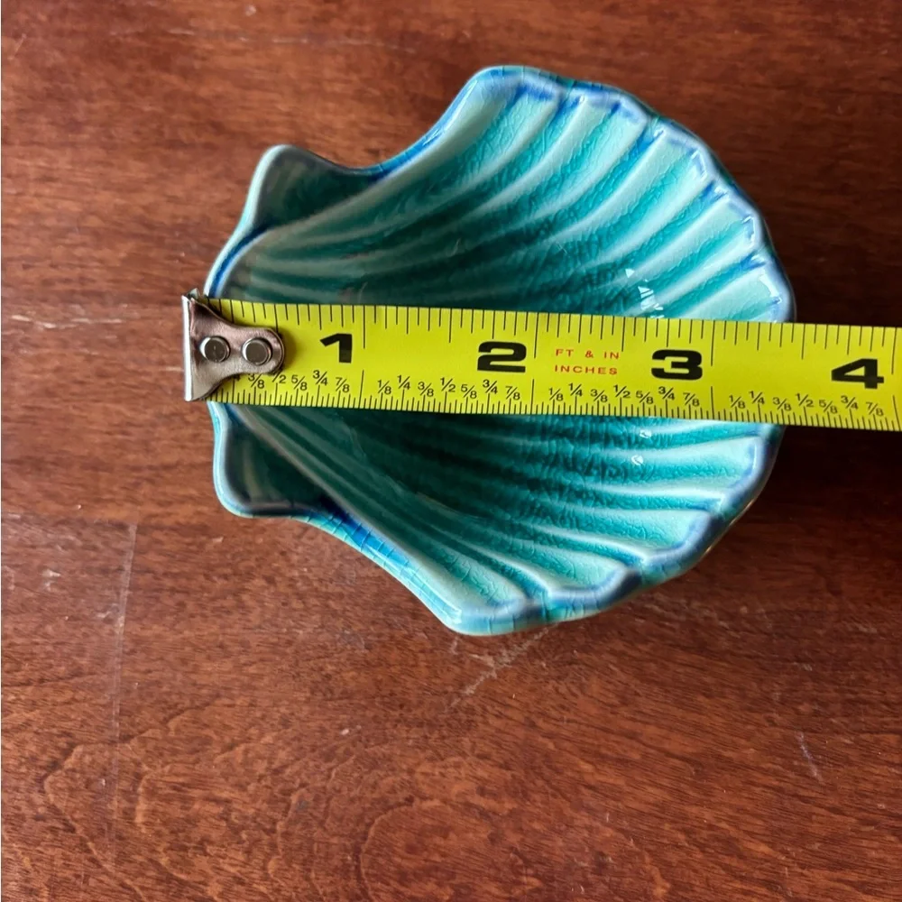 The Unbranded Brand tiny clamshell